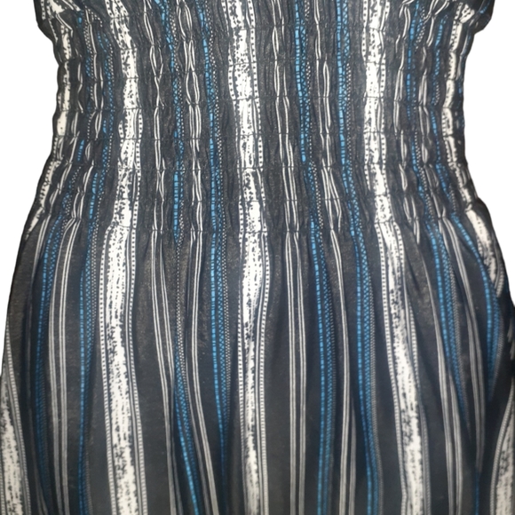 Womens size Small VLD Dress - Picture 2 of 4